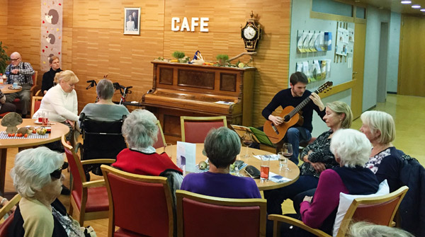 PODIUM zu Gast im Altersheim, Spital und Schule